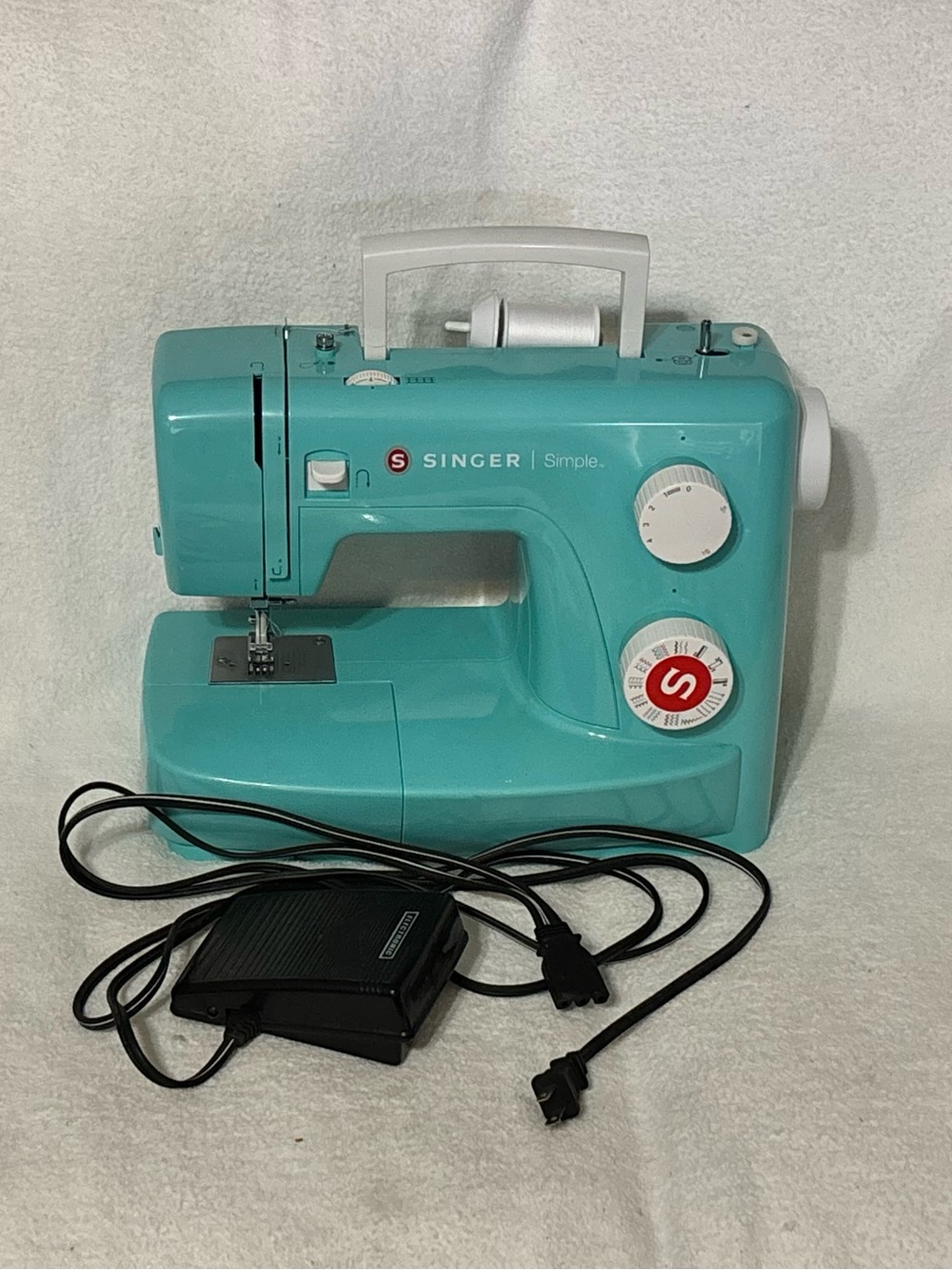 Singer Simple Compact Sewing Machine in Teal